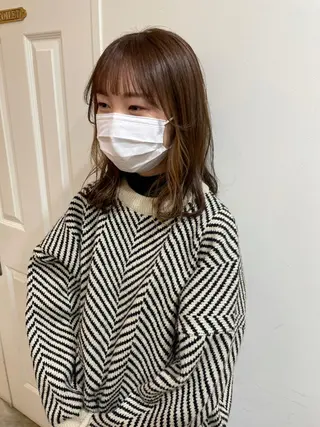 ミディアム カラー MIOベージュカラー 柔らかいカラーのヘアスタイル