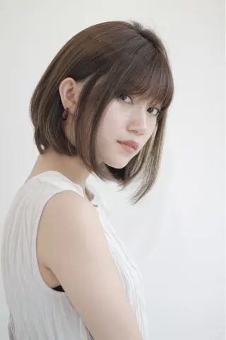 ミディアム 高橋 亜紀のヘアスタイル