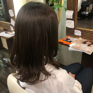 セミロング 山崎 絵莉香のヘアスタイル