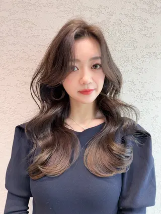 セミロング カラー 縮毛矯正✨🫧 レイヤー川村利幸のヘアスタイル