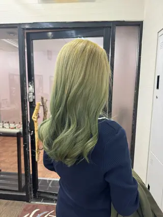 ロング 横浜🦋ハイトーン 🫐シャドウルーツのヘアスタイル