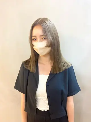 ミディアム デザインカラー/ボブ ブリーチカラー/ユリのヘアスタイル