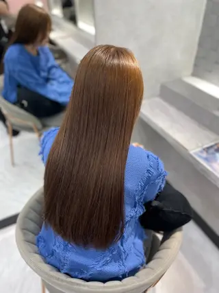 ロング カラー GEM YURI ハイトーンカラーのヘアスタイル