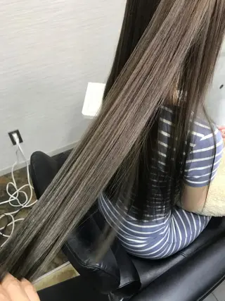 ロング カラー SUNNY GRACEのヘアスタイル