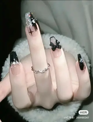 ネイル THE  ONE 藤本のネイルデザイン