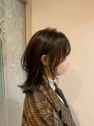 ミディアム ハッシュ・ウルフ🐺 小顔レイヤー松山直史のヘアスタイル
