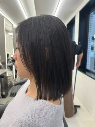 ミディアム レイヤー・カット モデル・透明感カラーのヘアスタイル