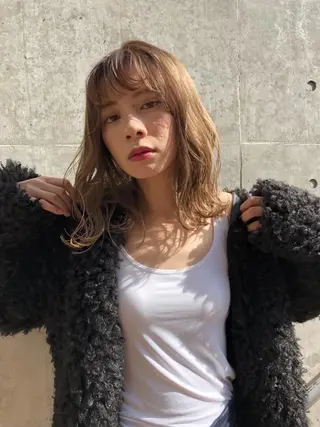 ロング ブリーチソムリエ認定 梅田茶屋町Eir辻のヘアスタイル