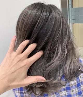 セミロング カラー ブリーチ/バレイヤ ージュ川端裕司のヘアスタイル