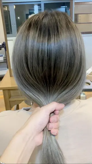 セミロング タカツド ユウキのヘアスタイル