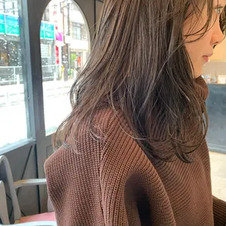 ロング カラー SAKINO． ベージュカラーのヘアスタイル