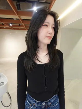 ミディアム 梅田/レイヤーカット /ミルクティーカラーのヘアスタイル