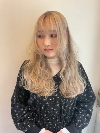 カラー 長谷川 愛花のヘアスタイル