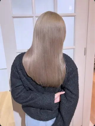 セミロング ニトウ レイナのヘアスタイル