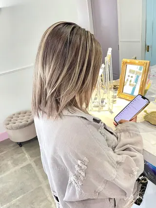 ミディアム Lit.豊橋 夏目のヘアスタイル