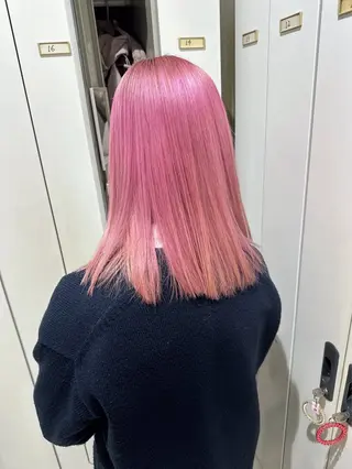 ミディアム レイヤー 艶々カラーのヘアスタイル
