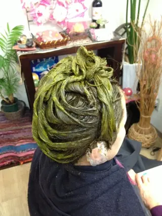 カラー 島岡 茉生のヘアスタイル