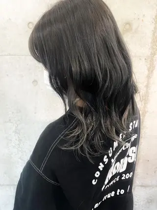 セミロング 秋月 亜耶のヘアスタイル