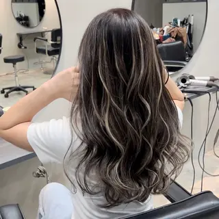 ロング カラー リサ tonieのヘアスタイル