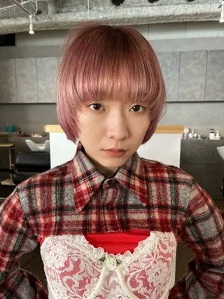 ショート カラー 桃果 momokaのヘアスタイル