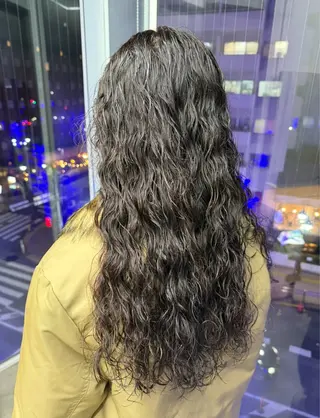 ロング パーマ スパイラルパーマ 🌐hina⭐️のヘアスタイル