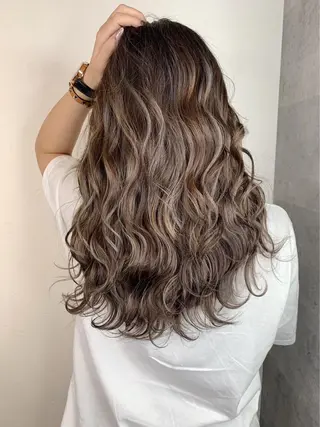 セミロング カラー _WHITE+ 南海難波店のヘアスタイル