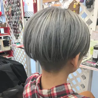 ショート カラー 岩谷/ブリーチ 🪽透明感カラーのヘアスタイル