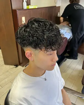ショート パーマ メンズ 佐藤 拓未のヘアスタイル