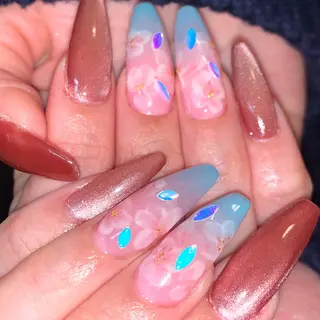 ネイル さゆり￤推しキャラ ￤ロングネイル🩷のネイルデザイン