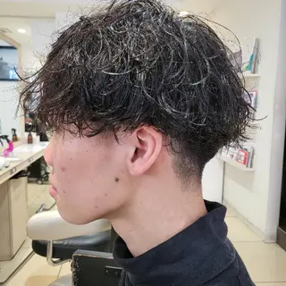 メンズ ミディアム パーマ 社内カット講師・店長 菅原賢一のヘアスタイル