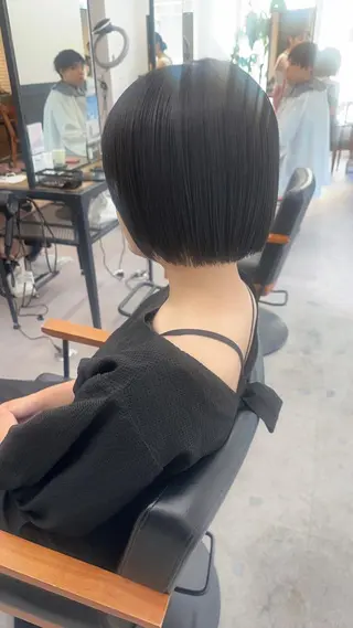 ミディアム カラー パーマ ヘアアレンジ メンズ キッズ ネイル マツエク・マツパ アイブロウ レイヤーカット／顔周 りカット/縮毛矯正のヘアスタイル