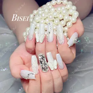 ネイル 🦋 Queenieのネイルデザイン