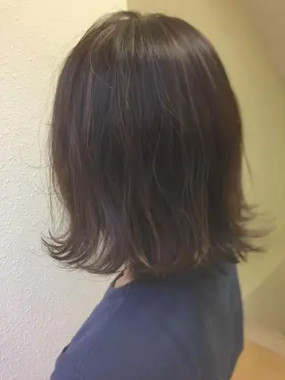 ミディアム カラー クボキ サヤのヘアスタイル