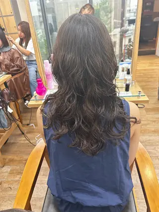 ロング カラー パーマ ヘアアレンジ メンズ キッズ レイヤーカット 🌿透け感カラーのヘアスタイル