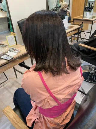 ミディアム カラー akane .のヘアスタイル