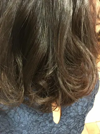 ミディアム カラー 井上 日菜乃のヘアスタイル