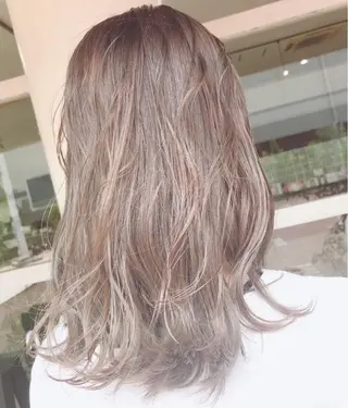 セミロング カラー 小山 明菜のヘアスタイル