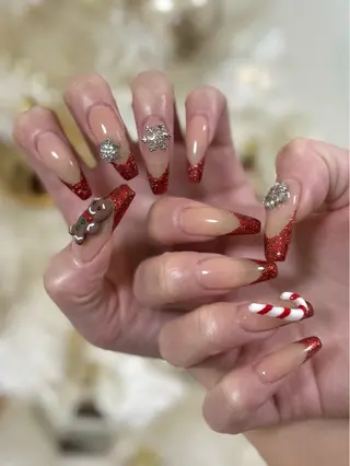 ネイル ネイルルーム チャームのネイルデザイン