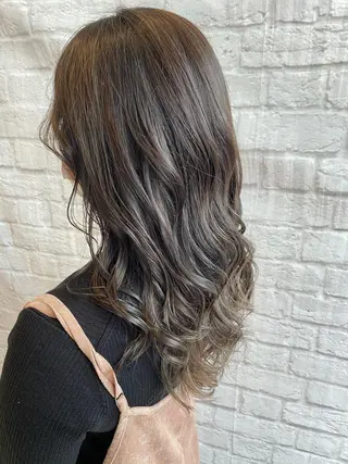 ロング カラー デザインカラー✨新倉 佑奈のヘアスタイル
