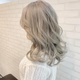 ミディアム カラー にしき さんのヘアスタイル