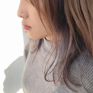 セミロング カラー 坂柳 朱音のヘアスタイル