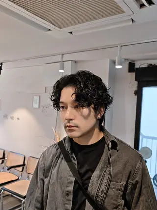 ミディアム パーマ メンズ カッコいい扱い易い 似合う。お任せ下さいのヘアスタイル