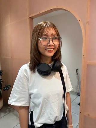 ミディアム カラー 前原  千尋のヘアスタイル