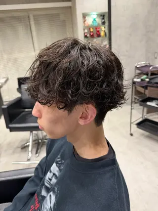 ショート パーマ メンズ ユウ🪄 パーマ指名No1のヘアスタイル