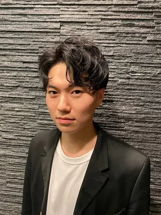 ミディアム パーマ メンズ 岡本 宗士のヘアスタイル