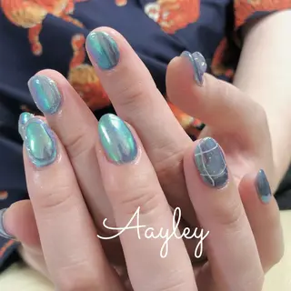 ミディアム カラー ネイル Aayley アイリ―サロンのネイルデザイン