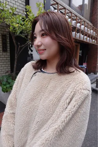 セミロング カラー 顔周りレイヤー/韓国 ブリーチminamiのヘアスタイル