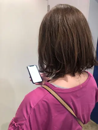 ミディアム カラー MIOベージュカラー 柔らかいカラーのヘアスタイル