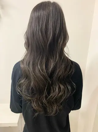 ロング カラー 優花/ハイトーン /デザインカラーのヘアスタイル