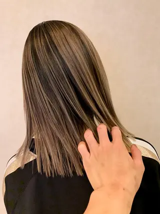 ミディアム Lit.豊橋 夏目のヘアスタイル